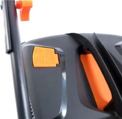 FUXTEC Grasmaaier Benzine - 46cm - Zelfrijdend / Zelftrekkend / Achterwielaandrijving - Mulchfunctie - Opvangbak 50L - FX-RM4646 17 FUXTEC Grasmaaier Benzine - 46cm - Zelfrijdend / Zelftrekkend / Achterwielaandrijving - Mulchfunctie - Opvangbak 50L - FX-RM4646 -Tuin Tools Verkoop 1200x1171