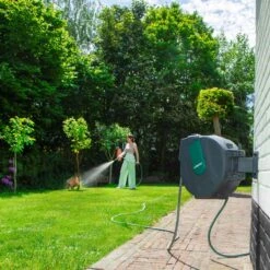 VONROC Automatische Slanghaspel – Incl. 25m Tuinslang, Aansluitslang, Spuitstuk, Koppelingen & Kraanaansluiting -Tuin Tools Verkoop 1200x1200 1044