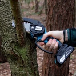 NovarGarden® Mini Kettingzaag NG1 - Met 2x Accu - Takkenzaag - Snoeizaag - Electrisch - Handzaag - Boomzaag - 21V -Tuin Tools Verkoop 1200x1200 407