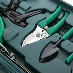 Merkloos 10-Delige Tuingereedschap Set Inclusief Opbergkoffer - Tuinierset - Tuinsetje - Gereedschap Voor Tuin - Tuinschaar - Tuinschepje - Bloemenschaar - Voegenkrabber - Plantenspuit - Grasschaar - Bloemenschep - Tuinhark -Tuin Tools Verkoop 1200x1200 701
