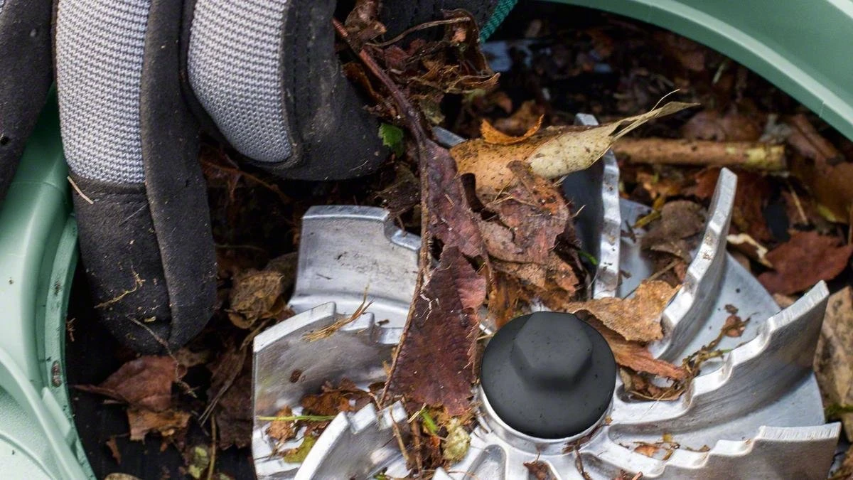 Bosch UniversalGardenTidy 2300 Bladblazer - Op Snoer - 2300 W 8 Bosch UniversalGardenTidy 2300 Bladblazer - Op Snoer - 2300 W - Image 8