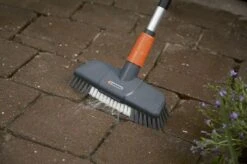 GARDENA Cleansystem Comfort Schrobber - Reinigen Van Paden - Terras - Oprit -Tuin Tools Verkoop 1200x799 186
