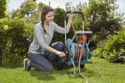 GARDENA - AquaRoll M CleverRoll Easy Slangenwagen - Maximaal 60 Meter - Inklapbare Zwengel -Tuin Tools Verkoop 1200x799 196