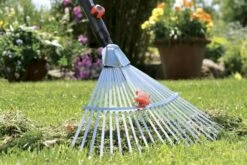 GARDENA Combisysteem Bladhark Hark - Werkbreedte Verstelbaar 30/50 Cm - Aanbevolen Steellengte 130 Cm 10 GARDENA Combisysteem Bladhark Hark - Werkbreedte Verstelbaar 30/50 Cm - Aanbevolen Steellengte 130 Cm -Tuin Tools Verkoop 1200x800 120