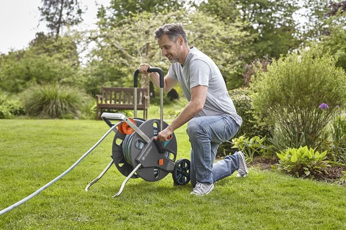 GARDENA - AquaRoll L CleverRoll L Easy Set Slangenwagen - Maximaal 50 Meter - Verstelbare Handgreep 6 GARDENA - AquaRoll L CleverRoll L Easy Set Slangenwagen - Maximaal 50 Meter - Verstelbare Handgreep - Image 6