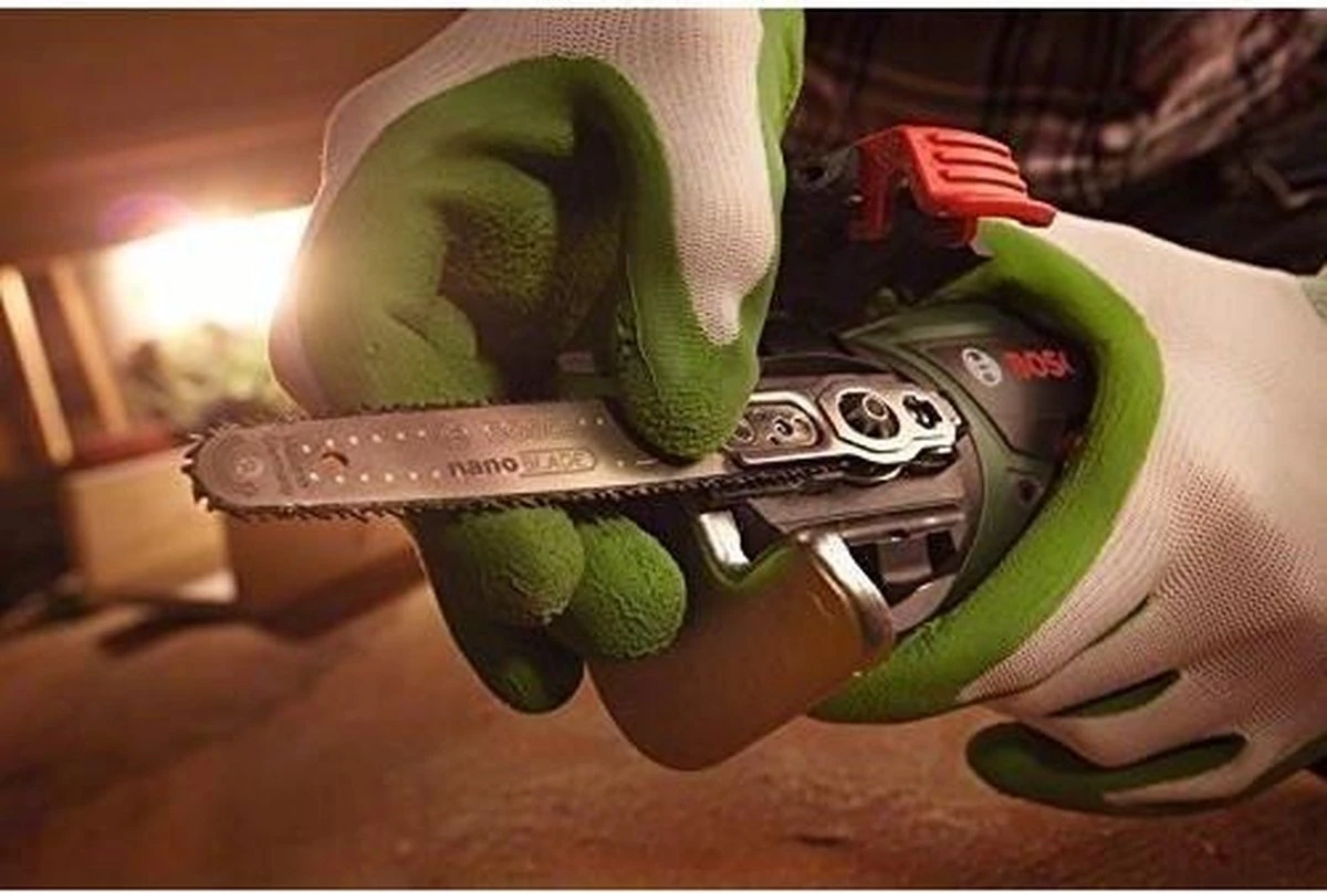 Bosch EasyCut 12 Accu Microkettingzaag - Met 1 X 12 V Accu En Lader 10 Bosch EasyCut 12 Accu Microkettingzaag - Met 1 X 12 V Accu En Lader - Image 10