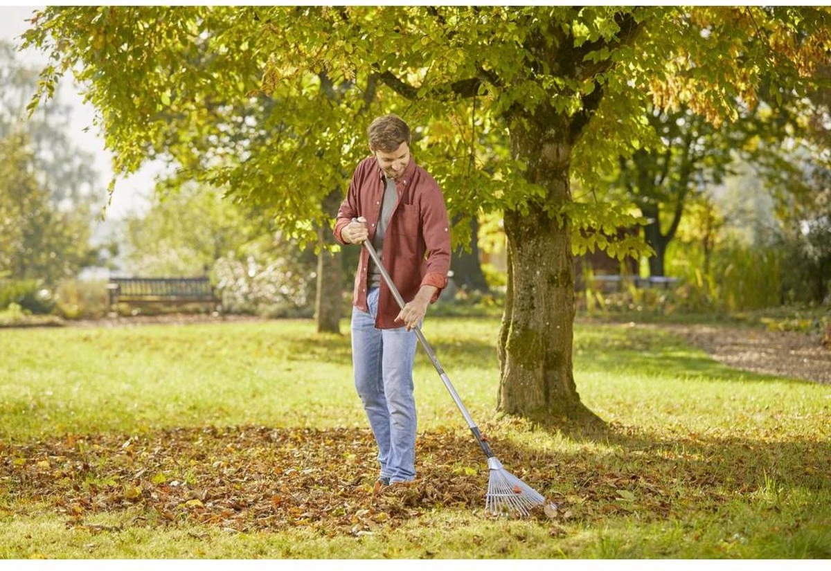 GARDENA Combisysteem Bladhark Hark - Werkbreedte Verstelbaar 30/50 Cm - Aanbevolen Steellengte 130 Cm 2 GARDENA Combisysteem Bladhark Hark - Werkbreedte Verstelbaar 30/50 Cm - Aanbevolen Steellengte 130 Cm - Image 2