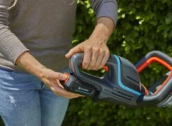 GARDENA - ComfortCut 50/18V-P4A Ready-To-Use Set - Heggenschaar -Tuin Tools Verkoop 1200x885