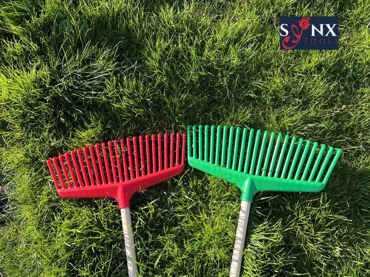 Synx Tools Gazonhark Bladhark 23 Tanden Hark - Harken - Grashark- Gazon - Kunststof Blauw/groen -Met Steel 120cm 2 Synx Tools Gazonhark Bladhark 23 Tanden Hark - Harken - Grashark- Gazon - Kunststof Blauw/groen -Met Steel 120cm - Image 2