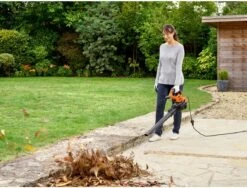Black & Decker BLACK+DECKER BEBLV300SB-QS Bladblazer - 404 Km/u - 3000W - Zuig-/blaasfunctie - Gesnoerd -Tuin Tools Verkoop 1200x911 3