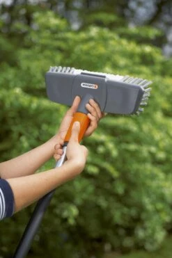GARDENA Cleansystem Comfort Schrobber - Reinigen Van Paden - Terras - Oprit -Tuin Tools Verkoop 799x1200 63