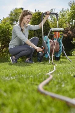 GARDENA - AquaRoll M CleverRoll Easy Slangenwagen - Maximaal 60 Meter - Inklapbare Zwengel -Tuin Tools Verkoop 799x1200 74