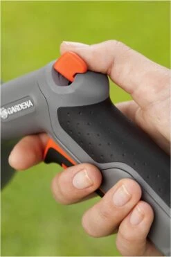 GARDENA - Comfort Reinigingsbroes - Spuitpistool - Traploos Instelbaar 15 GARDENA - Comfort Reinigingsbroes - Spuitpistool - Traploos Instelbaar -Tuin Tools Verkoop 800x1200 103