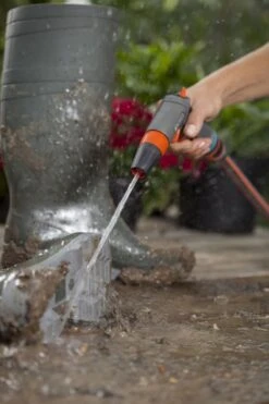 GARDENA - Comfort Reinigingsbroes - Spuitpistool - Traploos Instelbaar 17 GARDENA - Comfort Reinigingsbroes - Spuitpistool - Traploos Instelbaar -Tuin Tools Verkoop 800x1200 104