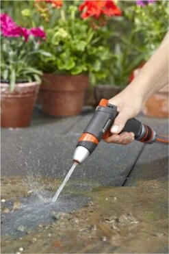 GARDENA - Premium Reinigingssproeier Spuitpistool - Metaal - Voor Reiniging En Bewatering -Tuin Tools Verkoop 800x1200 99
