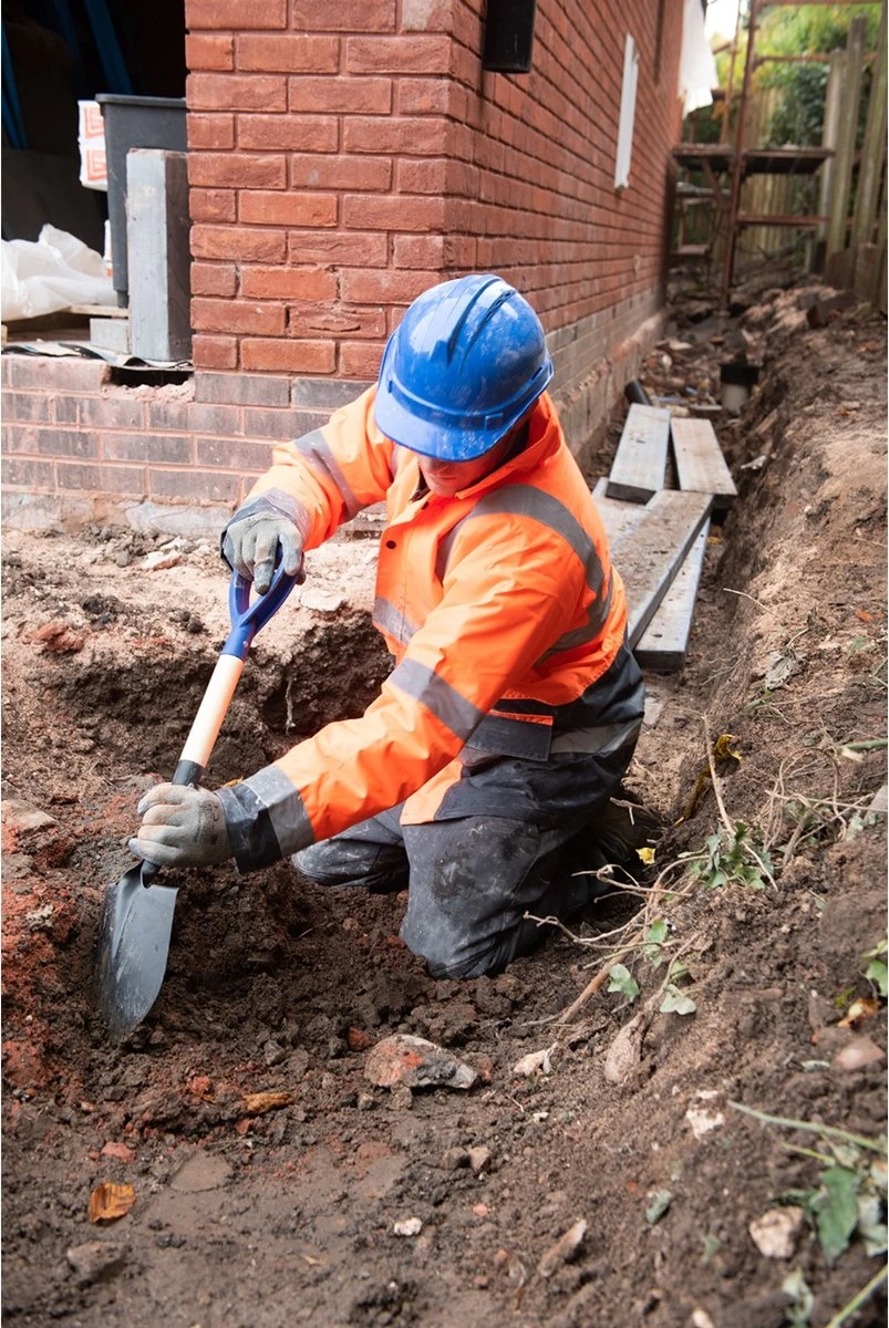 Silverline Mini Spade Met Ronde Kop En Houten Schacht - 70 Cm 2 Silverline Mini Spade Met Ronde Kop En Houten Schacht - 70 Cm - Image 2