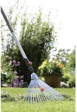 GARDENA Combisysteem Bladhark Hark - Werkbreedte Verstelbaar 30/50 Cm - Aanbevolen Steellengte 130 Cm 11 GARDENA Combisysteem Bladhark Hark - Werkbreedte Verstelbaar 30/50 Cm - Aanbevolen Steellengte 130 Cm -Tuin Tools Verkoop 825x1200 16
