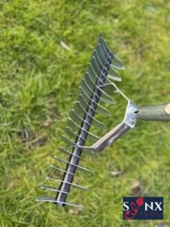 Synx Tools Verticuteerhark Verzinkt - Gazonbeluchters - Verticuteer / Harken - Bodembewerkers - Tuinartikelen / Tuingereedschap - Inclusief Steel 160cm -Tuin Tools Verkoop 899x1200 11